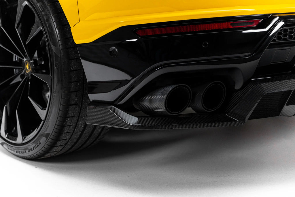 Splitter Posteriore Centrale Lamborghini Urus Mk 1 in Fibra di Carbonio — montato sulla vettura