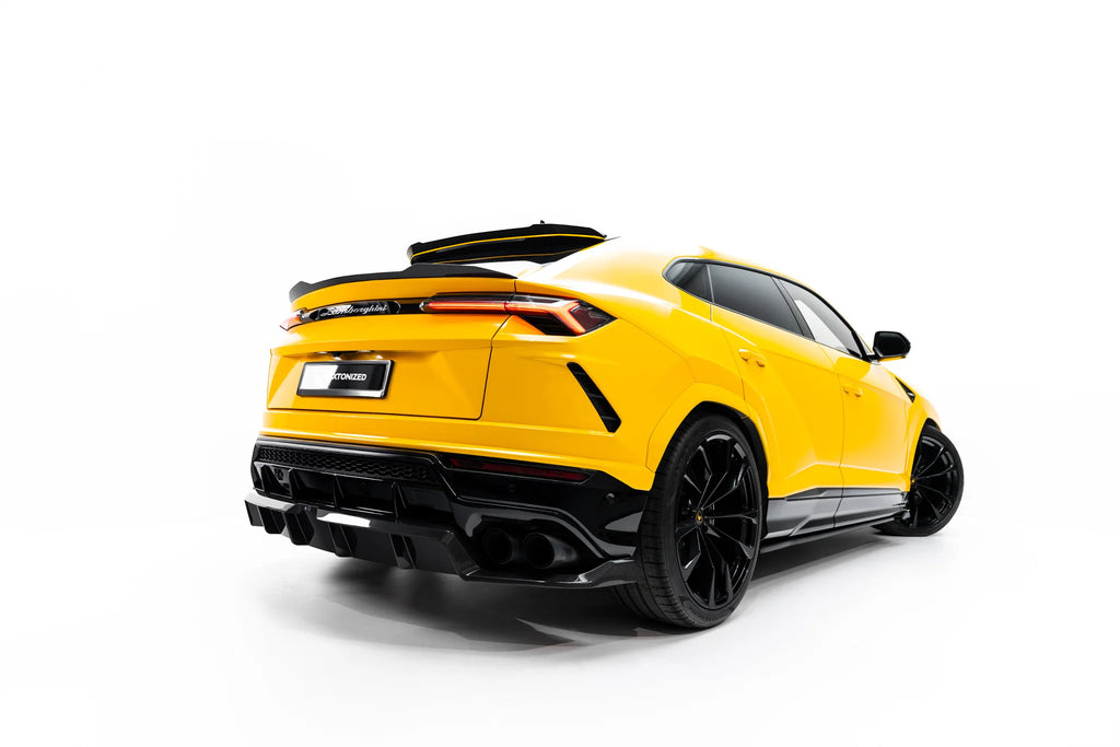 Splitter Posteriore Centrale Lamborghini Urus Mk 1 in Fibra di Carbonio — vista angolata