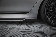 Load image into Gallery viewer, Diffusori Sotto Minigonne BMW Serie 7 G11 Facelift M-Pack in Fibra di Carbonio — vista laterale
