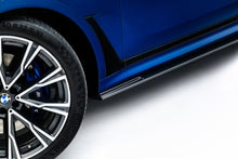 Carica l'immagine nel visualizzatore di Gallery, Diffusori Sotto Minigonne BMW X7 G07 M-Pack in Fibra di Carbonio — particolare del bordo