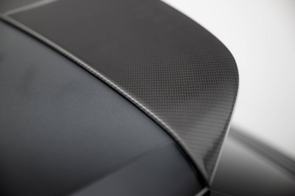 Estensione Spoiler Audi RS3 Sportback 8Y in Fibra di Carbonio — dettaglio del fissaggio