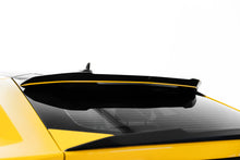Load image into Gallery viewer, Estensione Spoiler Lamborghini Urus Mk 1 in Fibra di Carbonio — montato sulla vettura