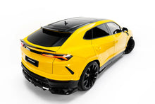 Load image into Gallery viewer, Estensione Spoiler Lamborghini Urus Mk 1 in Fibra di Carbonio — vista laterale
