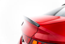 Carica l'immagine nel visualizzatore di Gallery, Estensione Spoiler V.2 Audi RS3 Berlina 8Y Facelift in Fibra di Carbonio — montato sulla vettura