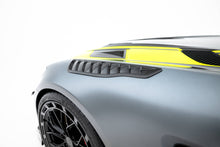 Load image into Gallery viewer, Prese d'Aria Mercedes AMG GT C190 Facelift in Fibra di Carbonio — dettaglio del profilo