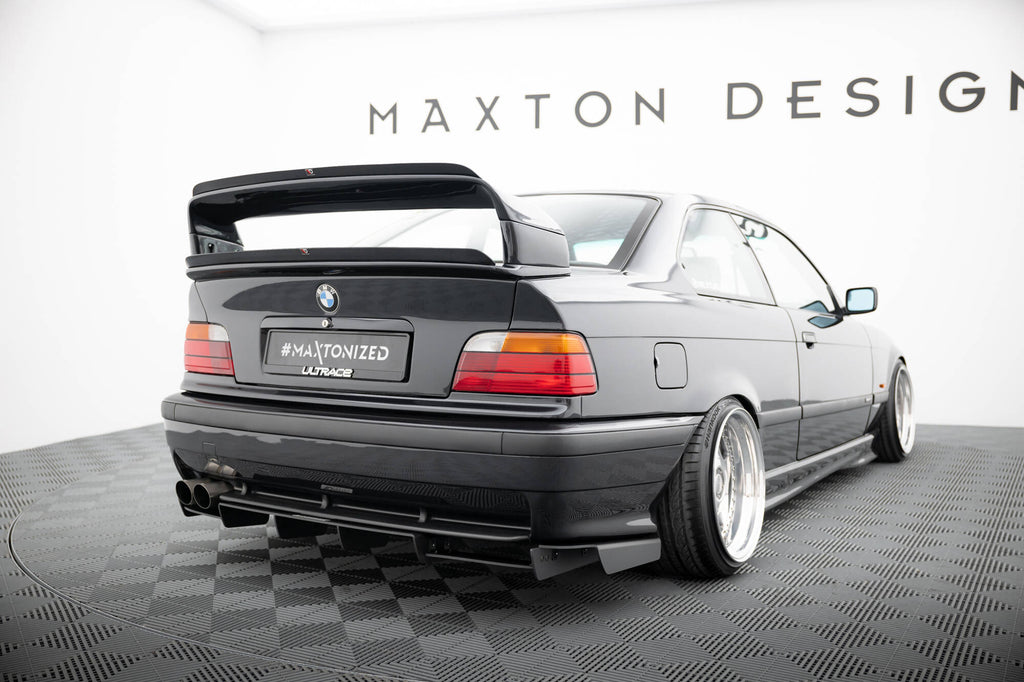 Diffusore posteriore montato sulla BMW Serie 3 M-Pack E36