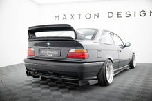 Carica l'immagine nel visualizzatore di Gallery, Diffusore posteriore montato sulla BMW Serie 3 M-Pack E36