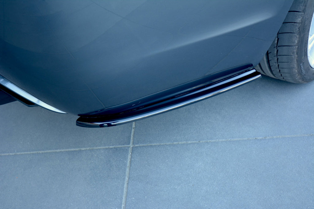 Dettaglio dello splitter laterale posteriore in ABS per BMW Serie 5 E61