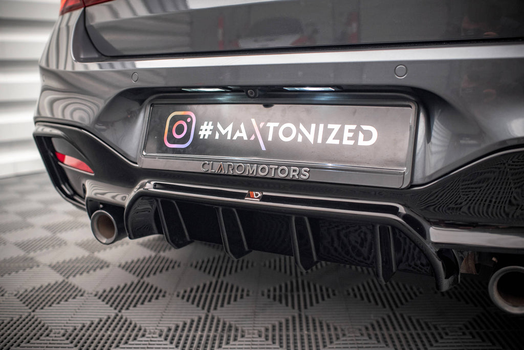 Diffusore posteriore Maxton Design per BMW Serie 1 M140i F20/F21 Facelift, ABS nero lucido — dettaglio costruttivo