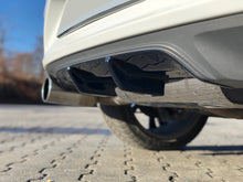 Carica l'immagine nel visualizzatore di Gallery, Dettaglio delle lamelle del diffusore Maxton per Opel Astra K