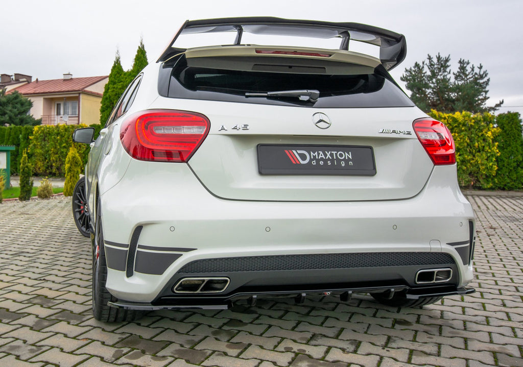 Diffusore posteriore Maxton Design per Mercedes-AMG A 45 W176, ABS nero lucido — dettaglio del profilo