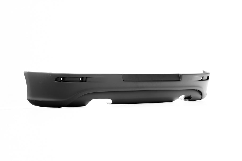 Vista d'insieme della Volkswagen Golf Mk5 R32 con diffusore posteriore Maxton