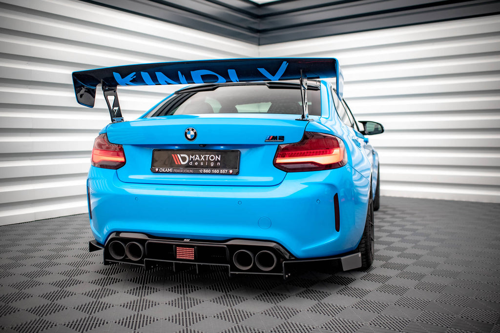 BMW M2 F87 con diffusore posteriore Racing Maxton Design installato