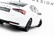 Load image into Gallery viewer, Splitter Laterali Posteriori Skoda Octavia Mk4 Facelift Sportline — particolare della finitura