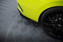 Carica l'immagine nel visualizzatore di Gallery, Splitter Laterali Posteriori V.2 Skoda Octavia RS Mk4 + Flap — montato sulla vettura
