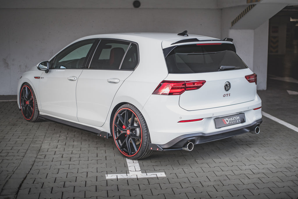 Splitter Laterali Posteriori V.2 Volkswagen Golf GTI Mk8 + Flap GTE — montato sulla vettura