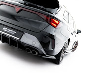 Carica l'immagine nel visualizzatore di Gallery, Splitter Laterali Posteriori V.4 Cupra Leon ST Mk1 Facelift — dettaglio del fissaggio
