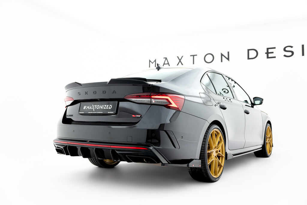 Splitter Laterali Posteriori V.4 Skoda Octavia RS Mk4 + Flap — montato sulla vettura