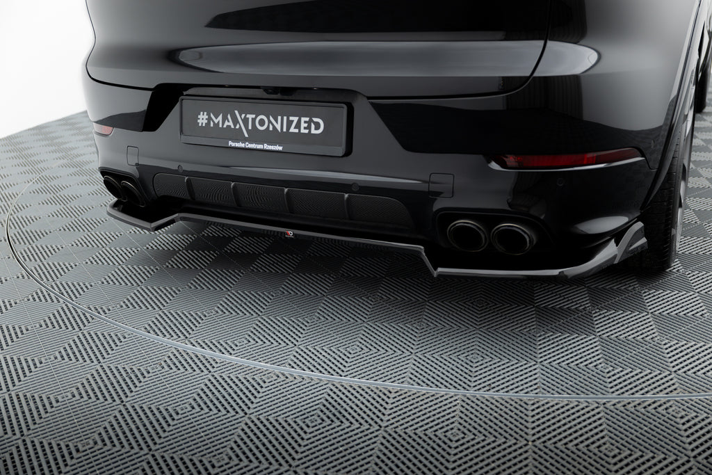 Splitter Posteriore Centrale Porsche Cayenne Sport Design / Turbo SUV / Coupe Mk3 Facelift — montato sulla vettura