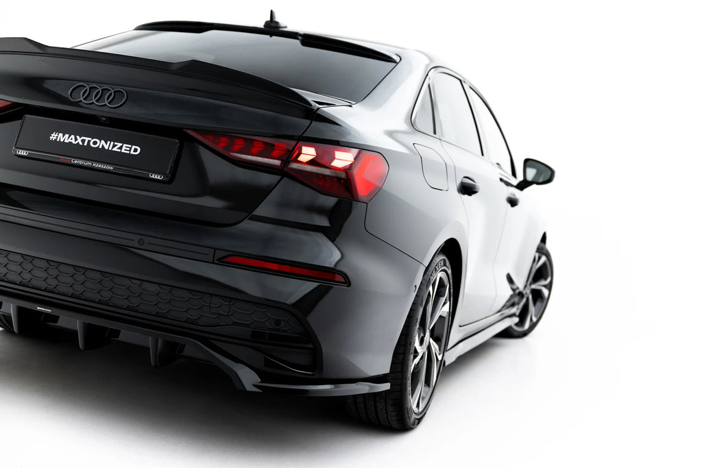 Splitter Posteriore Centrale Audi A3 Berlina 8Y Facelift — dettaglio del fissaggio