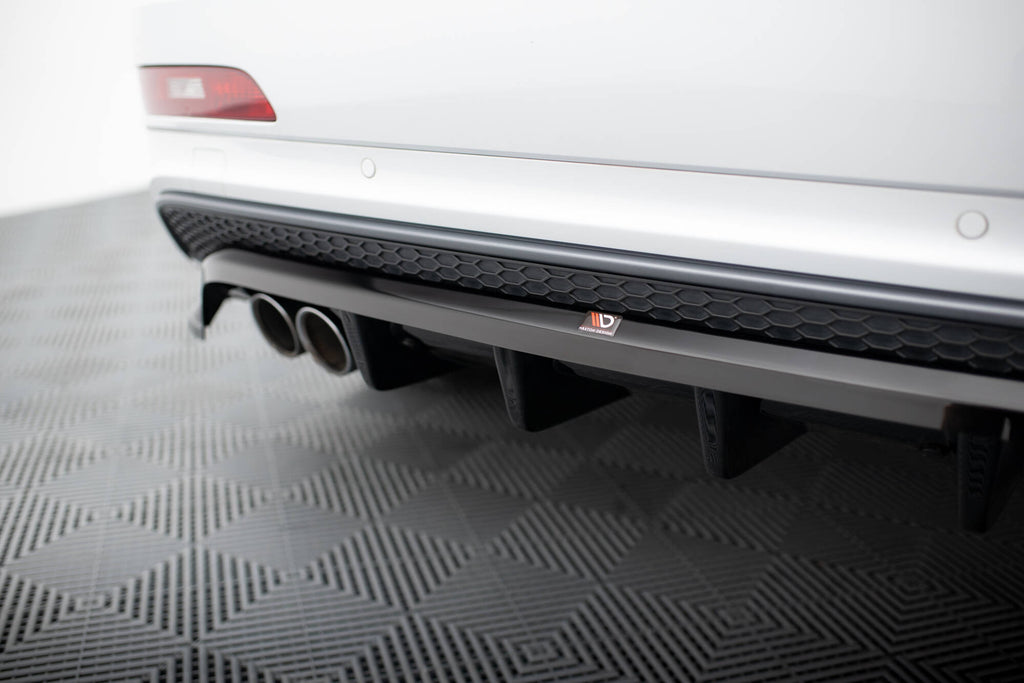 Splitter Posteriore Centrale Audi Q3 8U S-Line — vista frontale