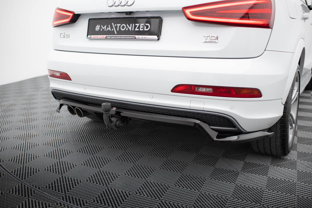 Splitter Posteriore Centrale Audi Q3 8U S-Line — particolare della finitura