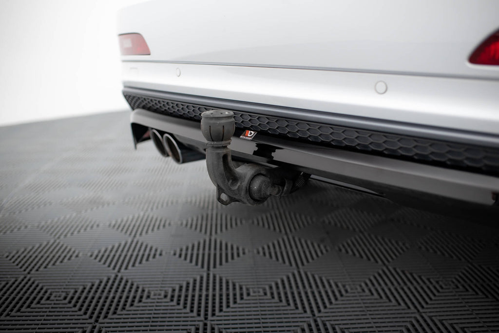 Splitter Posteriore Centrale Audi Q3 8U S-Line — vista posteriore