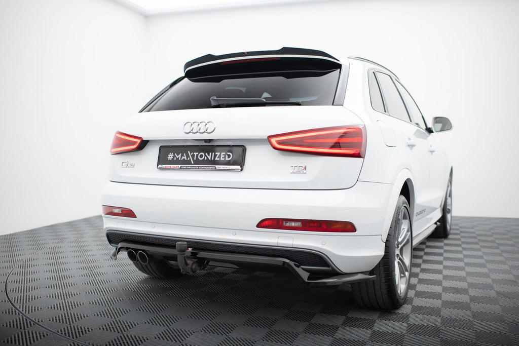 Splitter Posteriore Centrale Audi Q3 8U S-Line — vista angolata