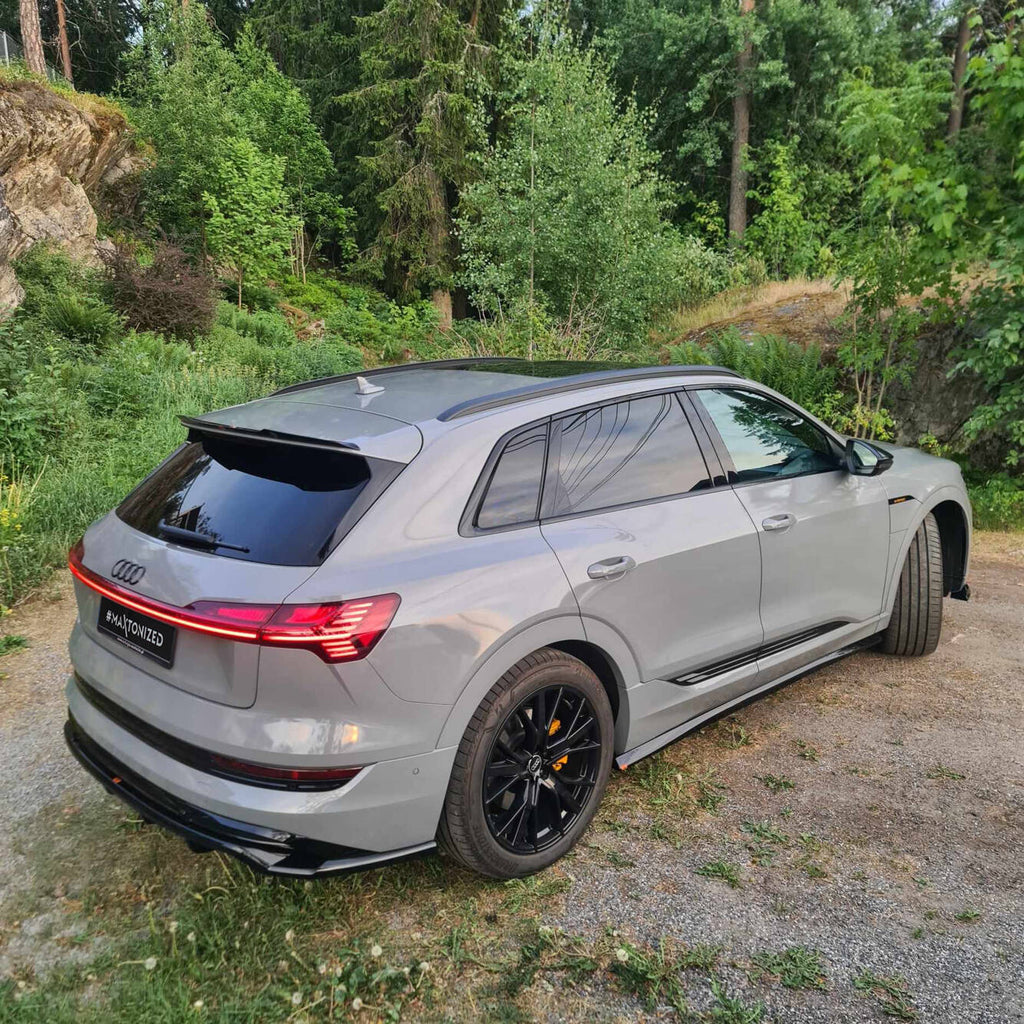 Splitter Posteriore Centrale Audi e-tron S-Line — vista laterale
