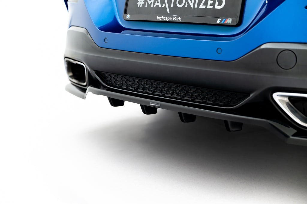 Splitter Posteriore Centrale BMW Serie 8 Coupé G15 M-Pack — particolare della finitura