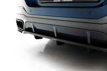 Load image into Gallery viewer, Splitter Posteriore Centrale BMW Serie 8 G16 — dettaglio del fissaggio