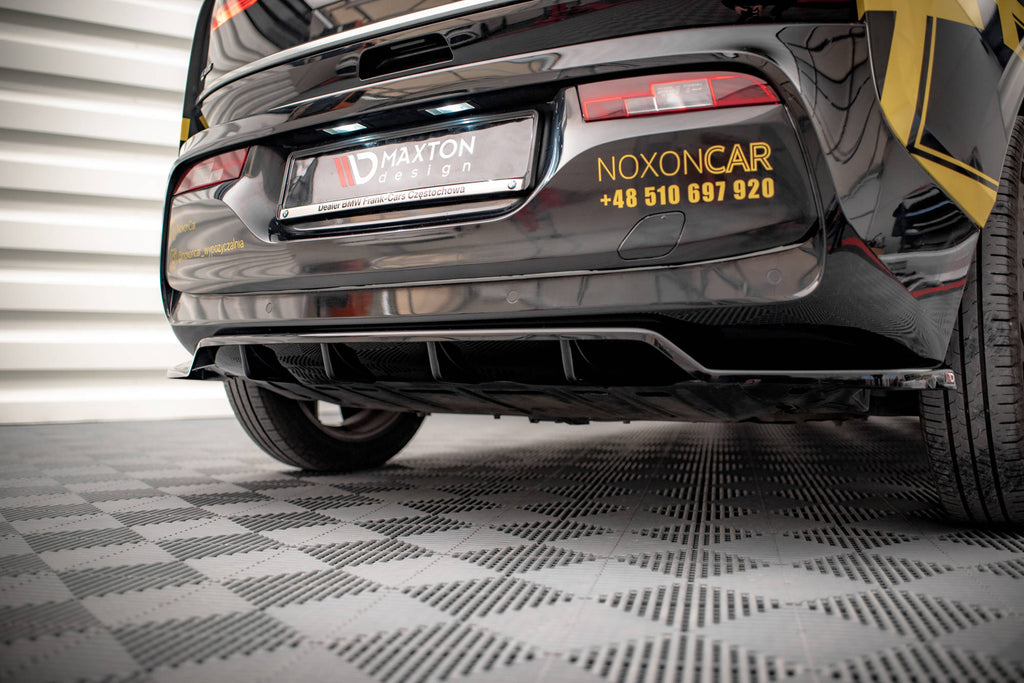 Splitter Posteriore Centrale BMW i3 Mk1 Facelift (con barre verticali) — montato sulla vettura