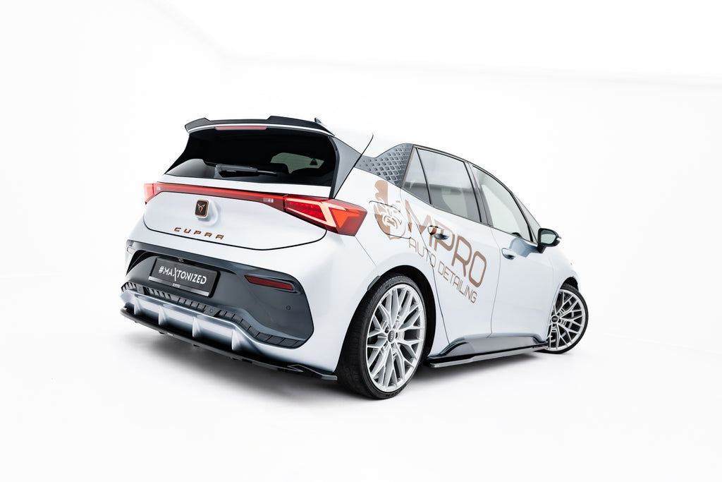 Splitter Posteriore Centrale Cupra Born Mk1 — particolare della finitura