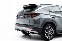 Load image into Gallery viewer, Splitter Posteriore Centrale Hyundai Tucson Mk4 Facelift — dettaglio del fissaggio