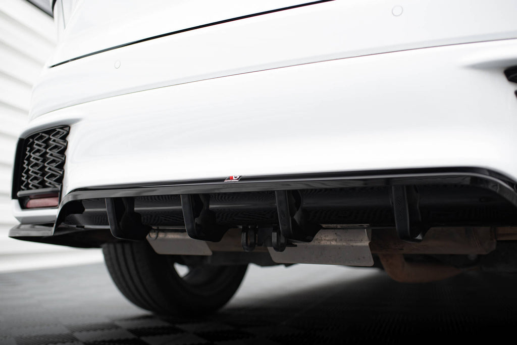 Splitter Posteriore Centrale Lexus RX Mk5 F-Sport — montato sulla vettura