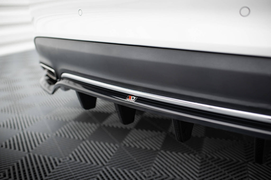 Splitter Posteriore Centrale Mercedes CLA C117 Facelift — particolare della finitura
