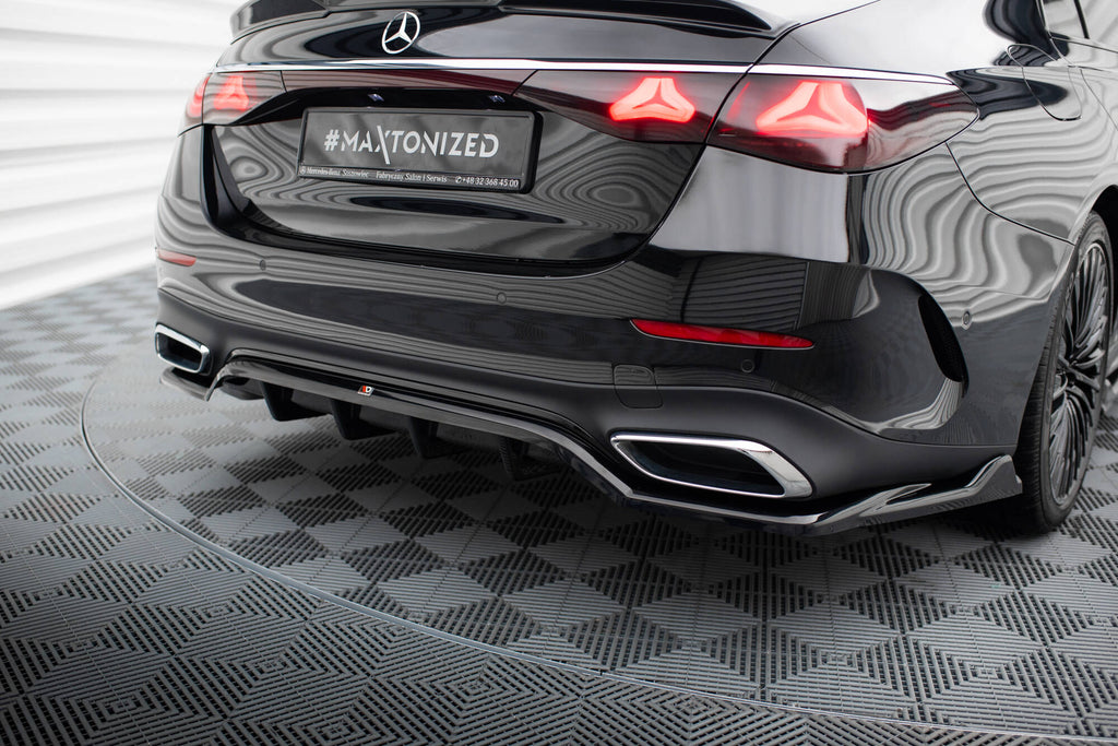Splitter Posteriore Centrale Mercedes Classe E W214 AMG-Line — particolare della finitura
