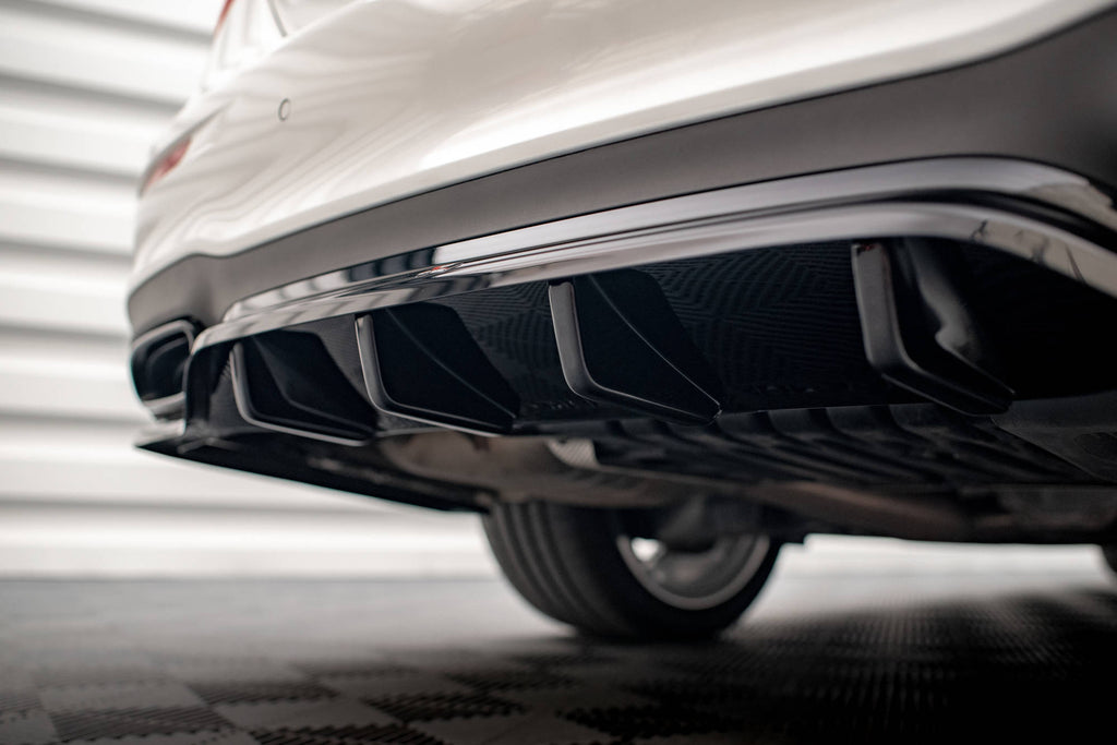 Splitter Posteriore Centrale Mercedes Classe E Berlina W213 Facelift AMG-Line — particolare della finitura