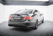 Load image into Gallery viewer, Splitter Posteriore Centrale Mercedes Classe E 63 AMG Berlina W212 Facelift — montato sulla vettura
