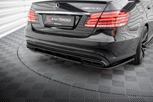 Load image into Gallery viewer, Splitter Posteriore Centrale Mercedes Classe E 63 AMG Berlina W212 Facelift — vista laterale