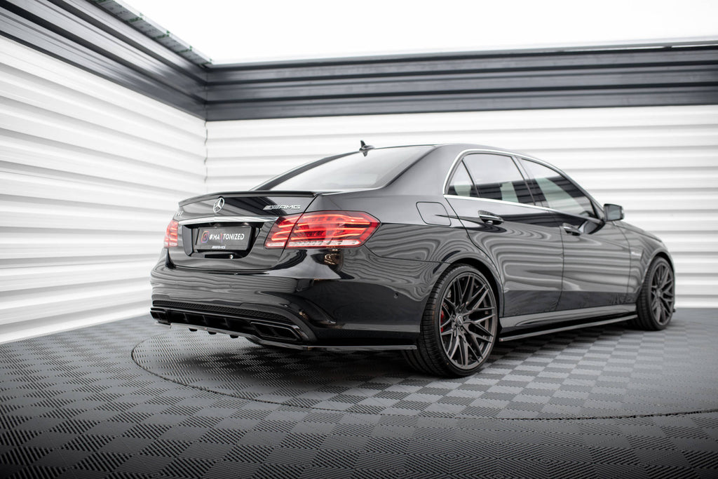 Splitter Posteriore Centrale Mercedes Classe E 63 AMG Berlina W212 Facelift — dettaglio del fissaggio