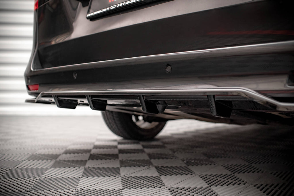 Splitter Posteriore Centrale Mercedes Classe V W447 Facelift AMG-Line — vista angolata