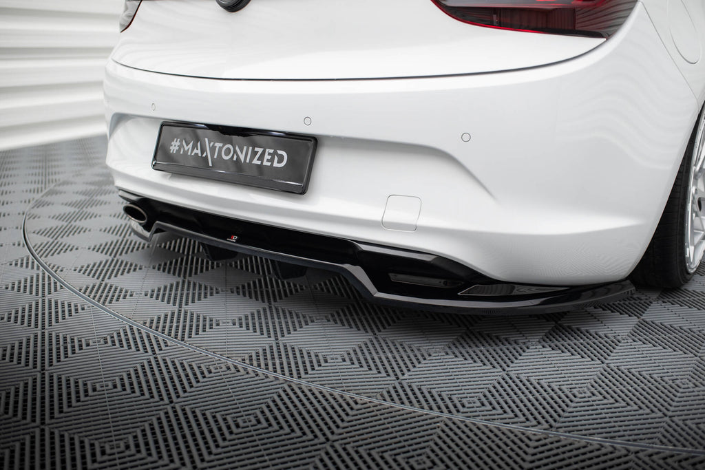 Splitter Posteriore Centrale Opel Cascada — montato sulla vettura