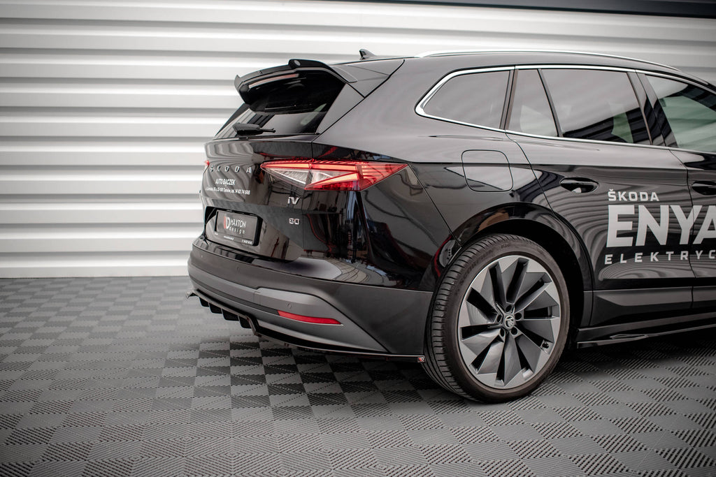Splitter Posteriore Centrale Skoda Enyaq iV Mk1 — vista angolata