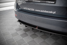 Carica l'immagine nel visualizzatore di Gallery, Splitter Posteriore Centrale Skoda Fabia Station Wagon Mk3 Facelift — particolare della finitura