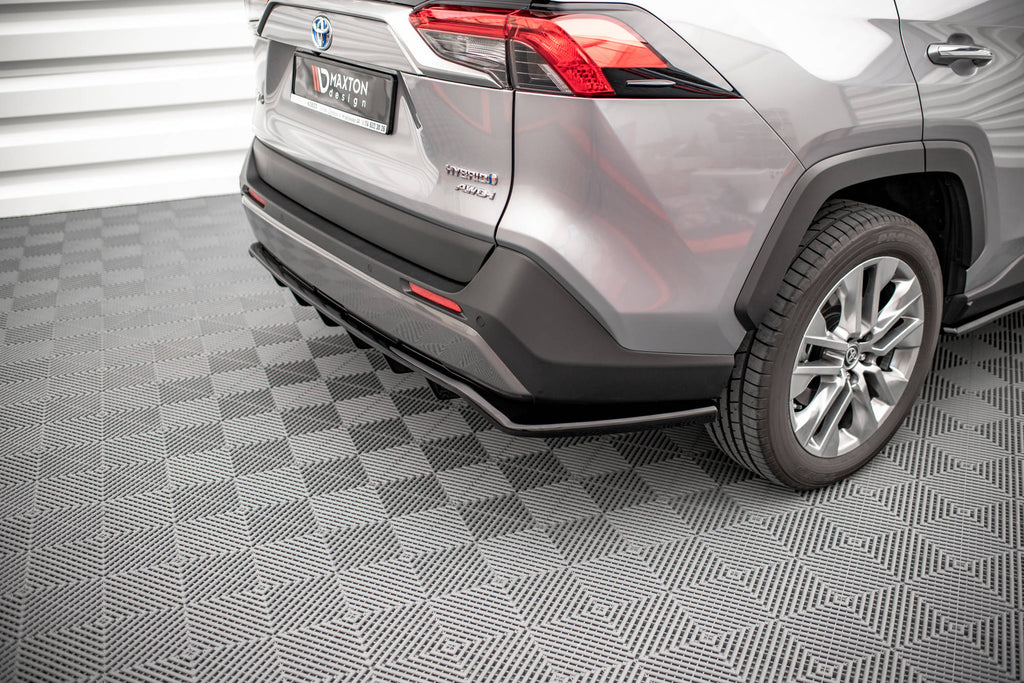 Splitter Posteriore Centrale Toyota RAV4 Mk5 Adventure — particolare della finitura