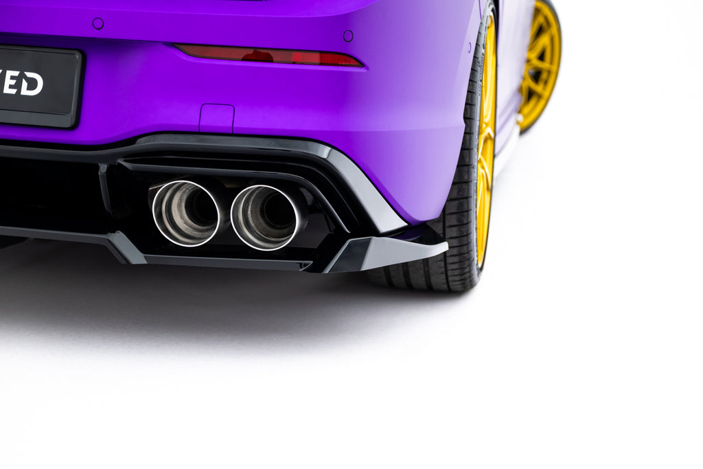 Splitter Posteriore Centrale V.2 Volkswagen Golf R Hatchback Mk8 — montato sulla vettura