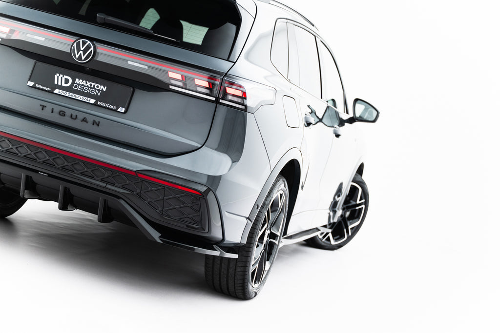 Splitter Posteriore Centrale Volkswagen Tiguan Mk3 R-Line — vista angolata