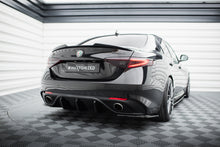 Carica l'immagine nel visualizzatore di Gallery, Diffusore posteriore Maxton Design in ABS nero lucido per Alfa Romeo Giulia Veloce, particolare della finitura