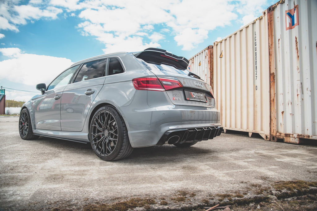 Diffusore posteriore in ABS nero lucido per Audi RS3 8V - particolare delle lamelle
